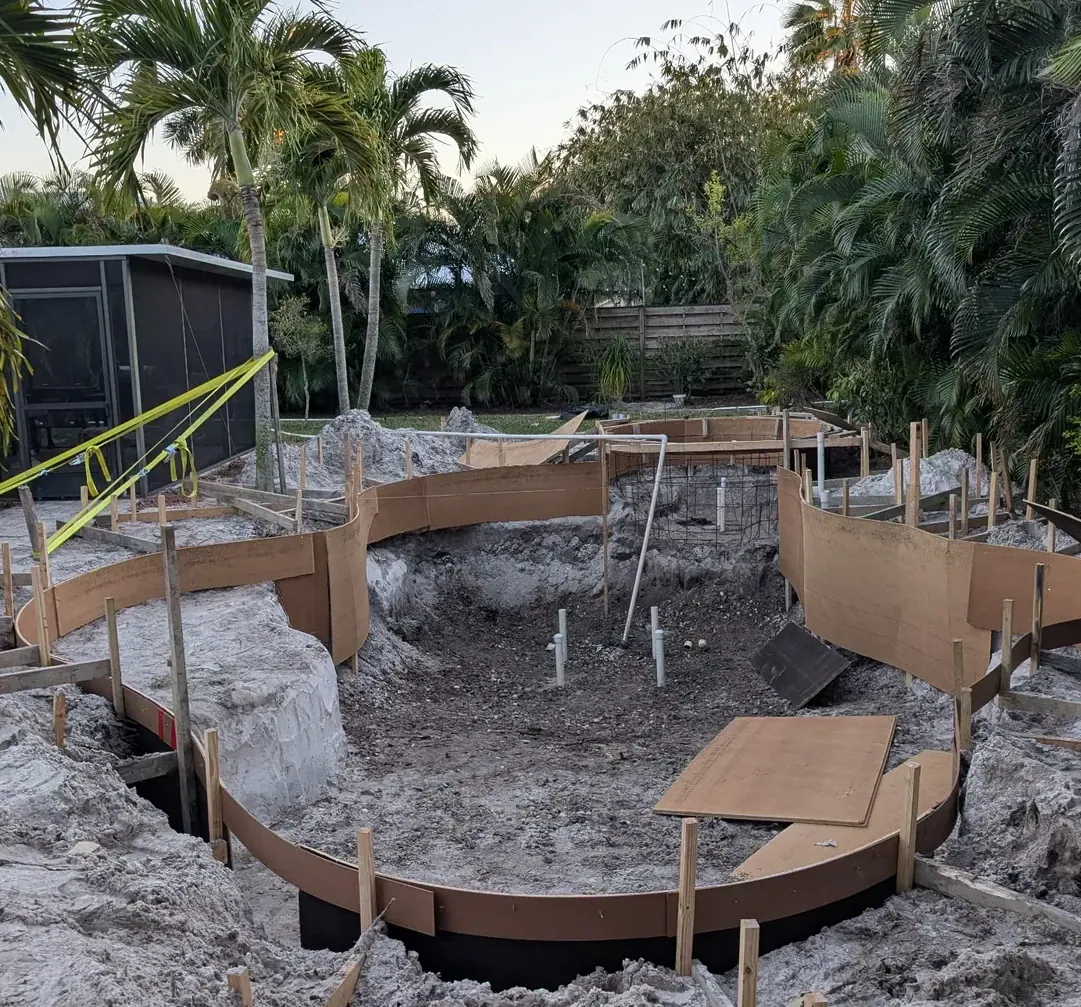 The Bradenton Grotto Lagoon, Bradenton: Layout & forms